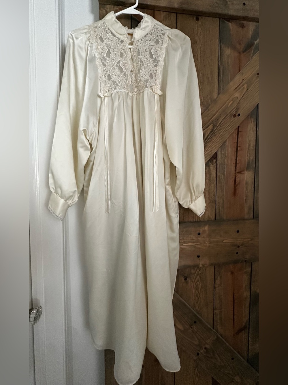 Vintage Barbizon lace satin pearl button nightgown sleepwear